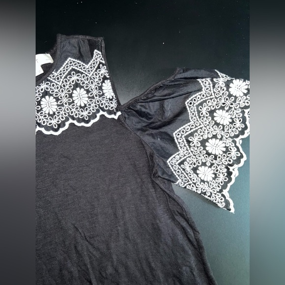 Loft Black & White Cold Shoulder Eyelet Detailed Top Size Large Petite EUC - Picture 2 of 7